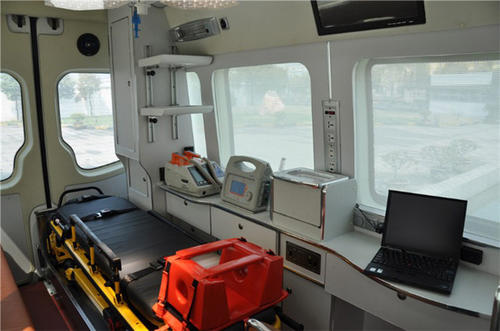 连江县救护车内部